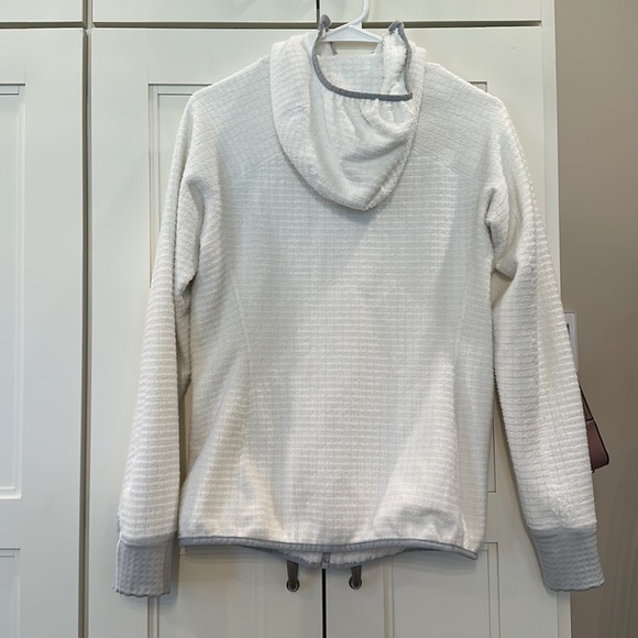 Women’s Patagonia, white fleece reversible jacket with gray detail, size small - Picture 7 of 8